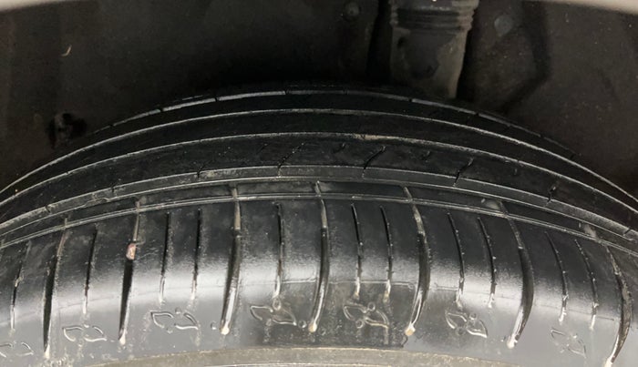 2022 Mahindra XUV700 AX 5 P MT 5 STR, Petrol, Manual, 46,331 km, Left Rear Tyre Tread