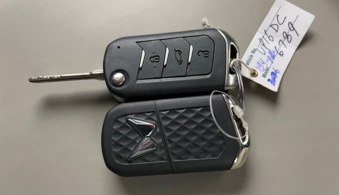 2022 Mahindra XUV700 AX 5 P MT 5 STR, Petrol, Manual, 46,331 km, Key Close Up