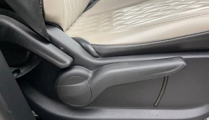 2022 Mahindra XUV700 AX 5 P MT 5 STR, Petrol, Manual, 46,331 km, Driver Side Adjustment Panel