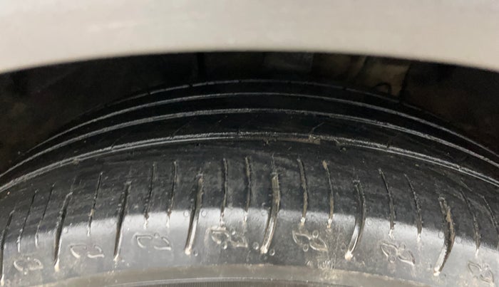 2022 Mahindra XUV700 AX 5 P MT 5 STR, Petrol, Manual, 46,331 km, Left Front Tyre Tread