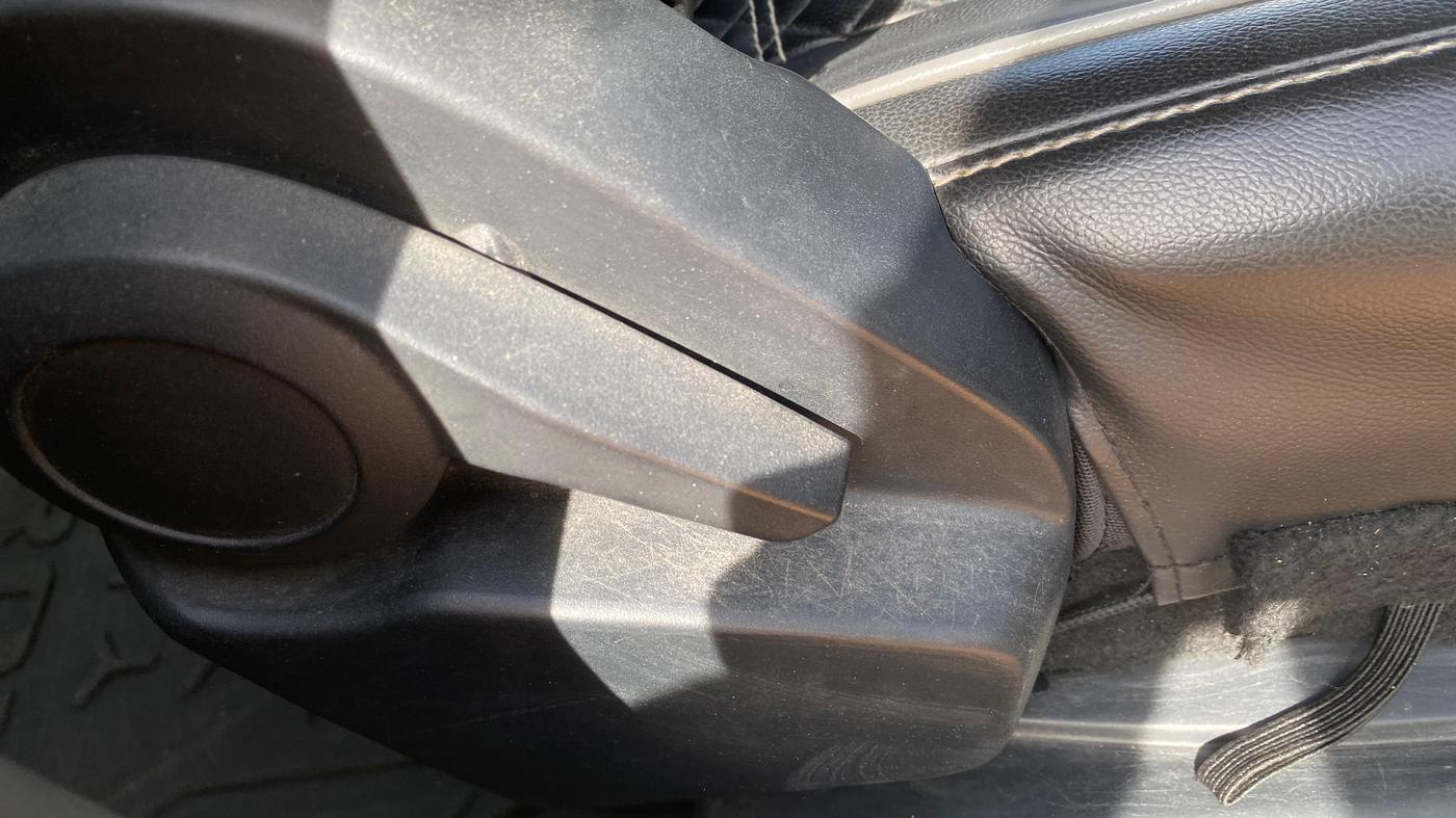 2020 Tata ALTROZ XM PETROL, Petrol, Manual, 1,20,795 km, Driver Side Adjustment Panel