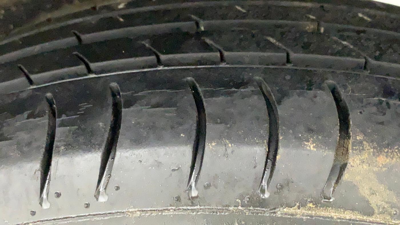 2010 Maruti Wagon R 1.0 LXI, Petrol, Manual, 67,394 km, Left Rear Tyre Tread