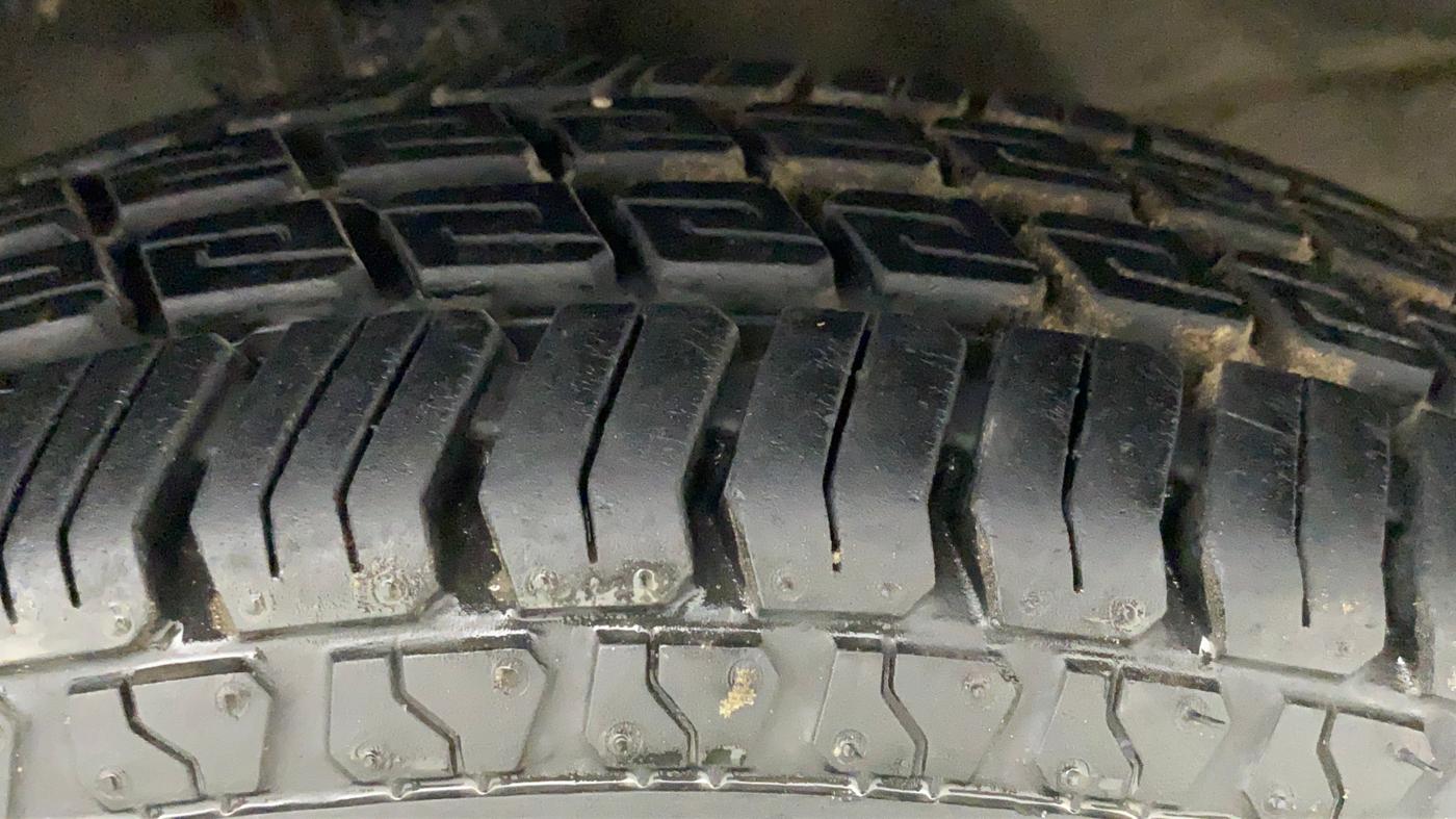 2010 Maruti Wagon R 1.0 LXI, Petrol, Manual, 67,394 km, Right Front Tyre Tread
