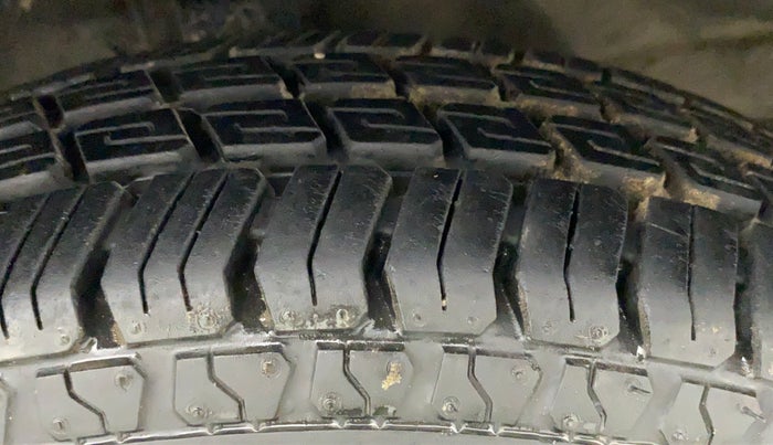 2010 Maruti Wagon R 1.0 LXI, Petrol, Manual, 67,394 km, Right Front Tyre Tread