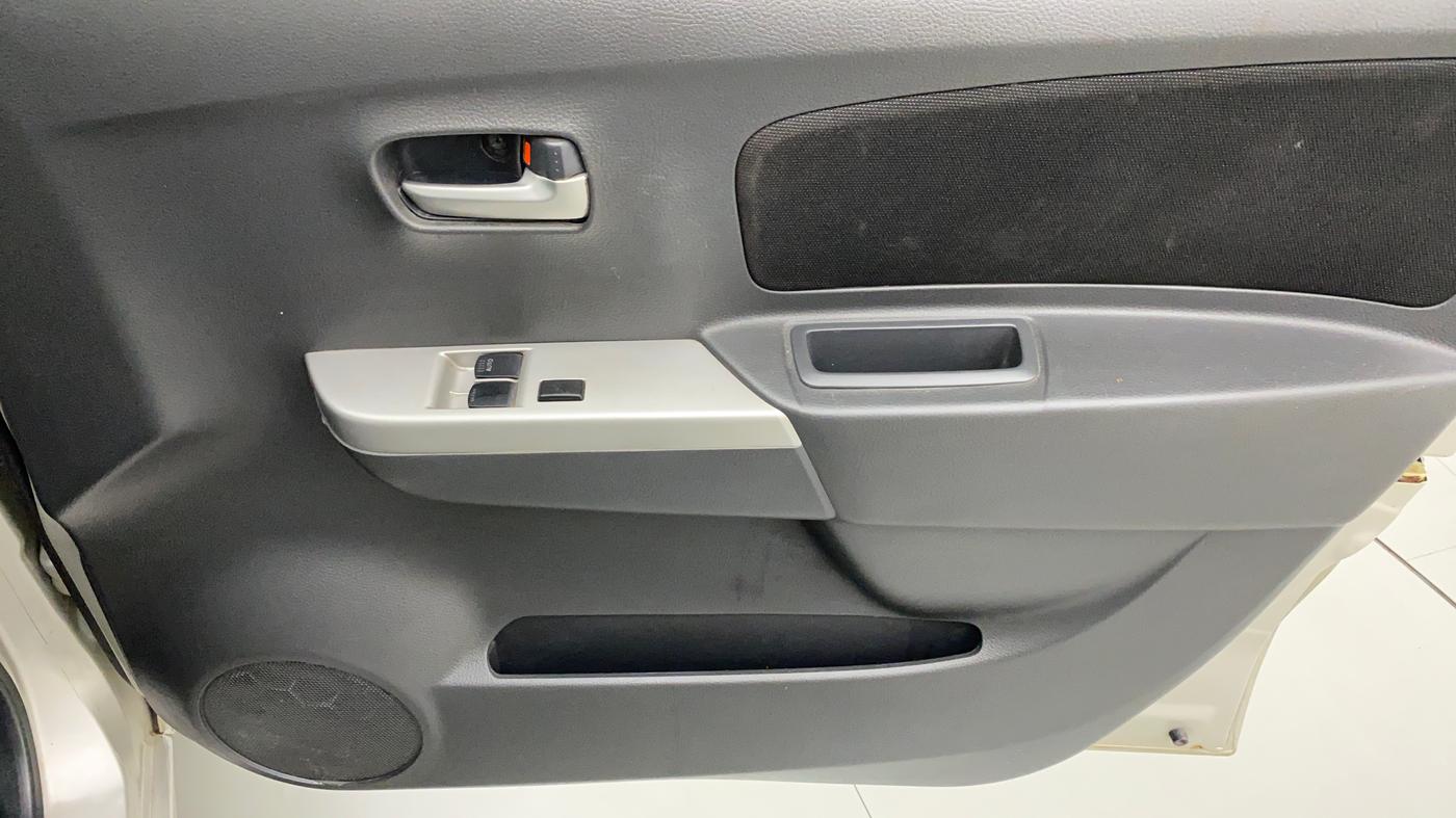 2010 Maruti Wagon R 1.0 LXI, Petrol, Manual, 67,394 km, Driver Side Door Panels Control