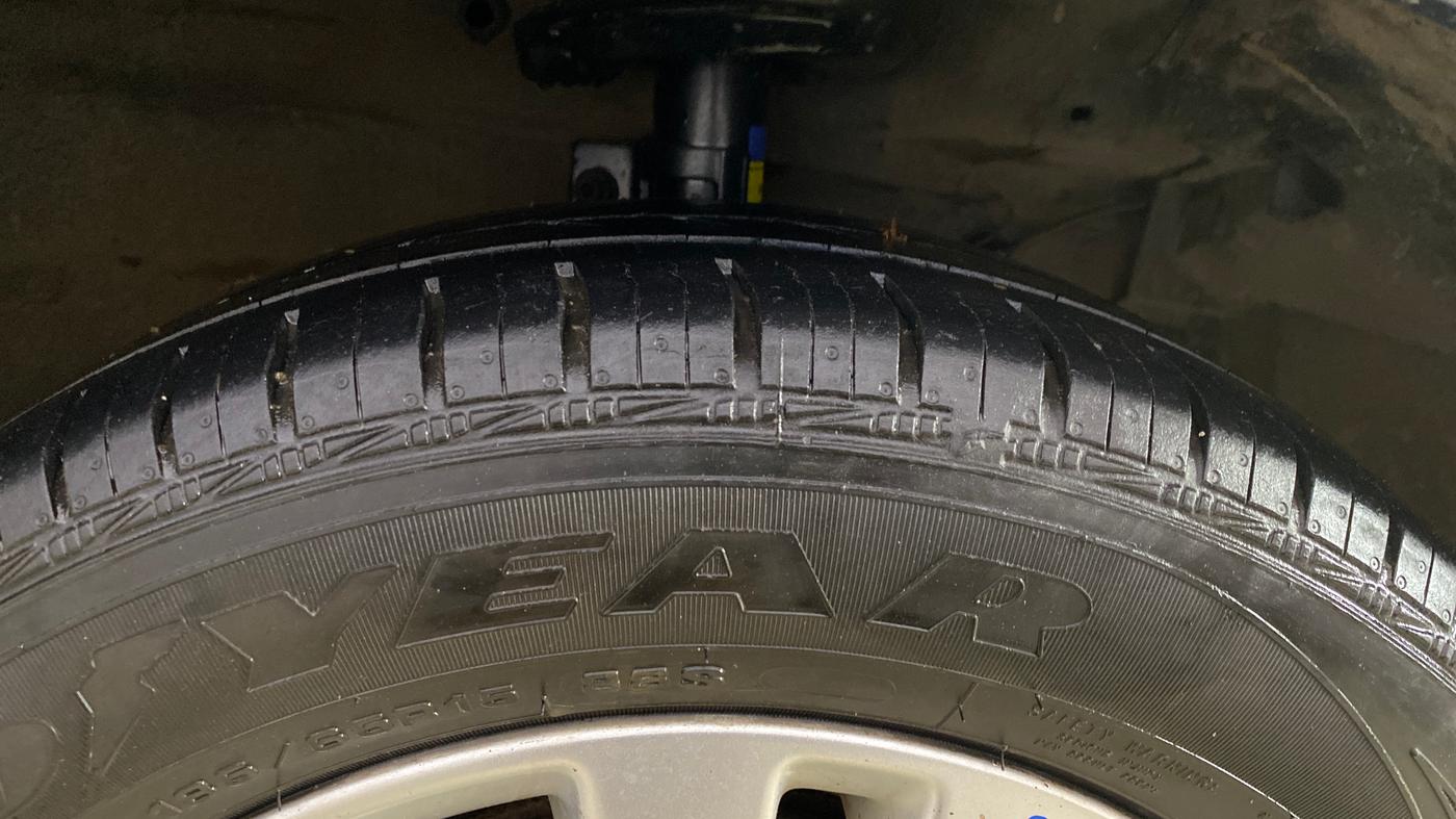 2017 Maruti Ertiga ZXI+, Petrol, Manual, 1,09,563 km, Right Front Tyre Tread