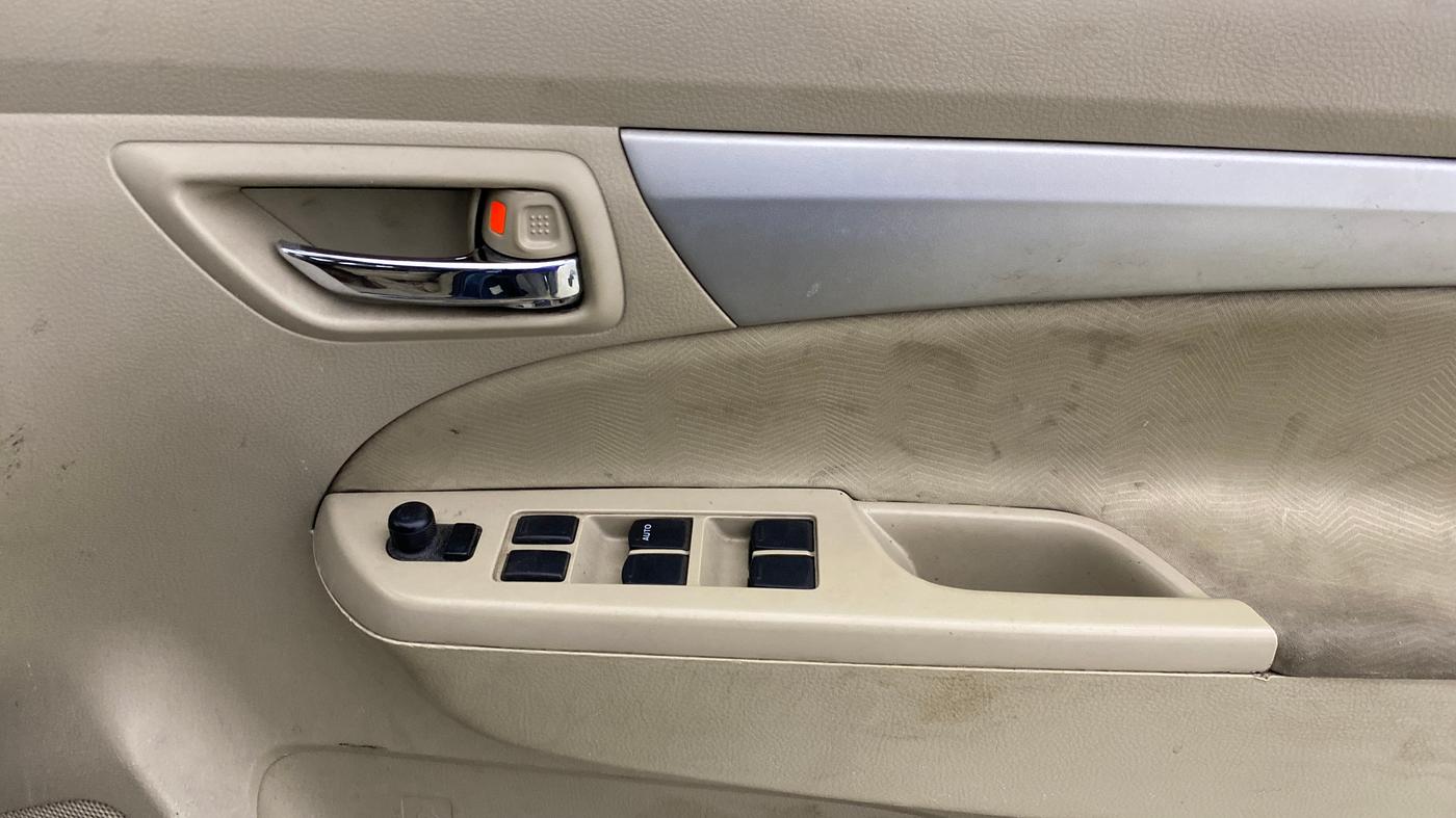 2017 Maruti Ertiga ZXI+, Petrol, Manual, 1,09,563 km, Driver Side Door Panels Control