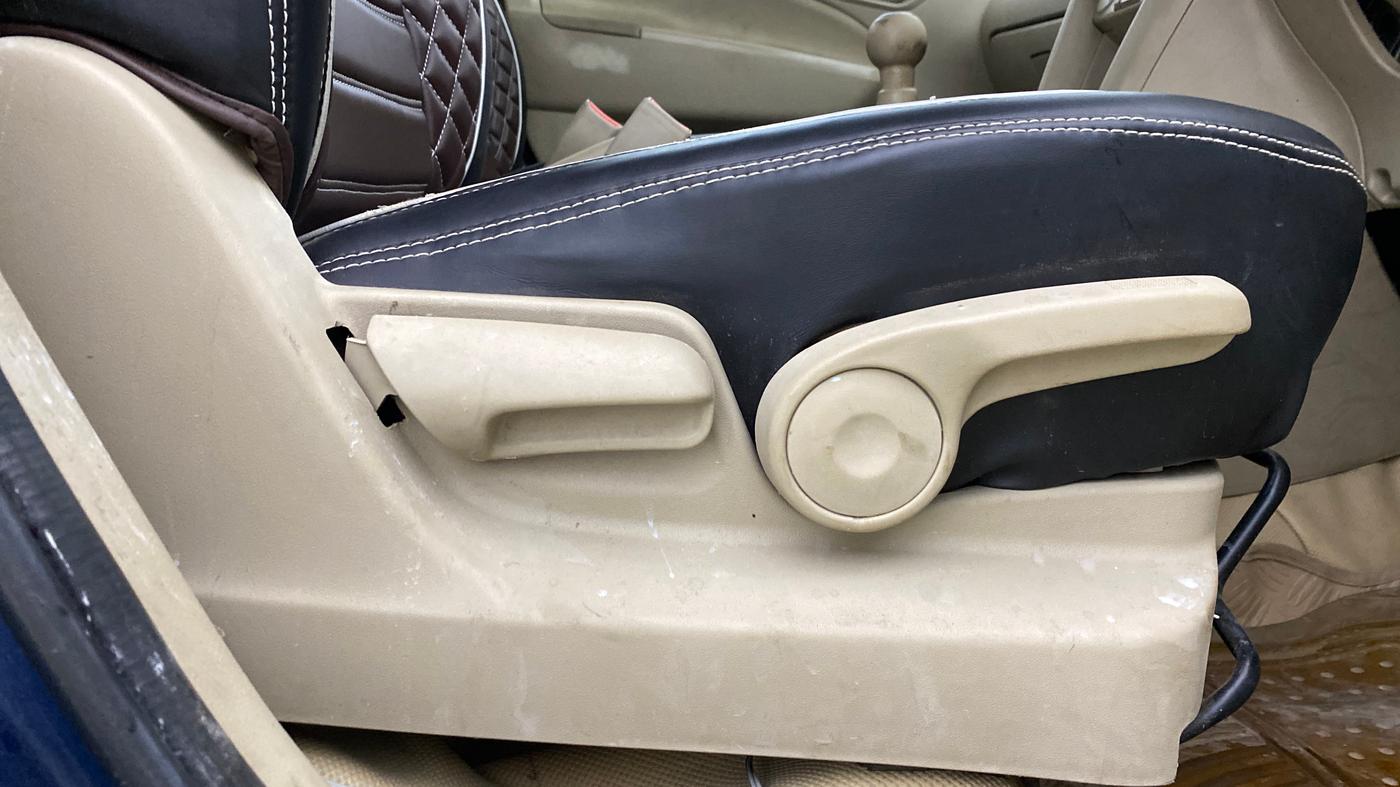 2017 Maruti Ertiga ZXI+, Petrol, Manual, 1,09,563 km, Driver Side Adjustment Panel