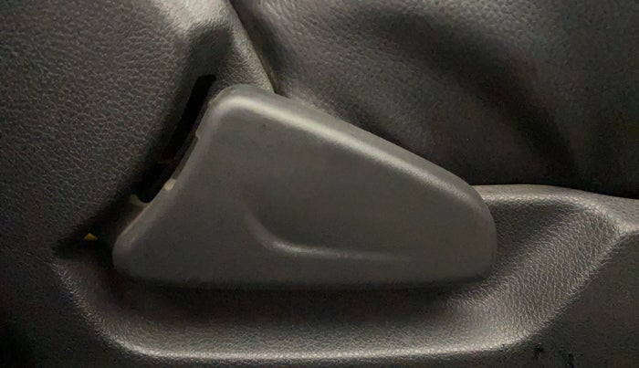 2016 Renault Kwid RXT 0.8, Petrol, Manual, 68,270 km, Driver Side Adjustment Panel