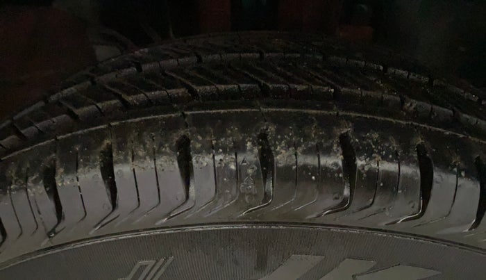 2016 Renault Kwid RXT 0.8, Petrol, Manual, 68,270 km, Right Front Tyre Tread