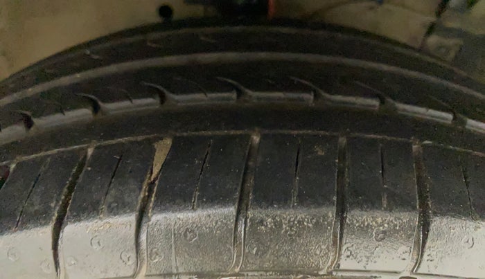 2015 Maruti Ciaz ZXI, Petrol, Manual, 48,058 km, Right Front Tyre Tread
