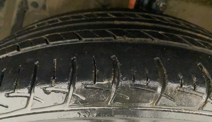 2015 Maruti Ciaz ZXI, Petrol, Manual, 48,058 km, Left Front Tyre Tread