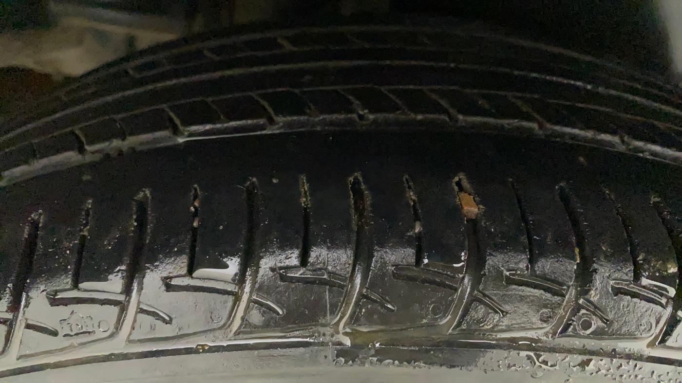 2015 Maruti Ciaz ZXI, Petrol, Manual, 48,058 km, Right Rear Tyre Tread