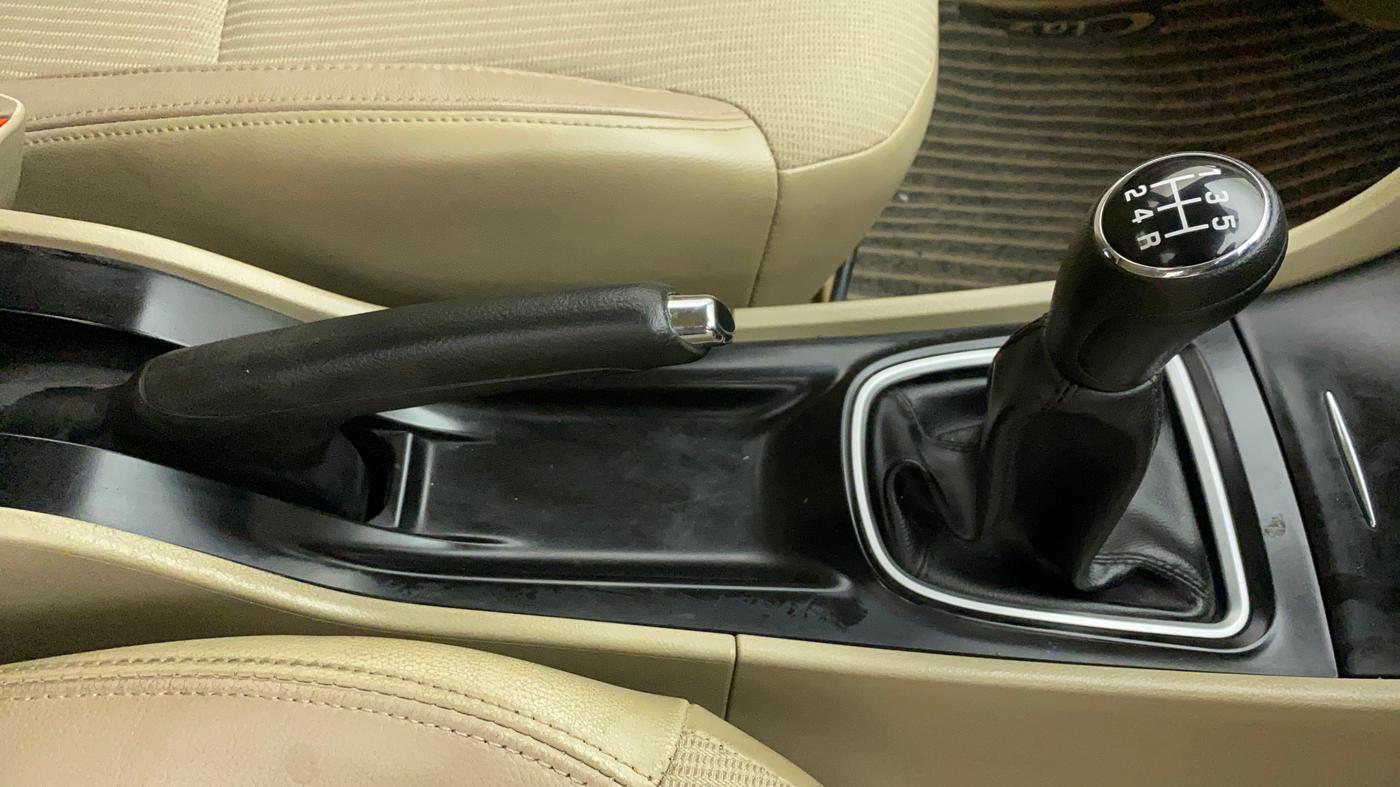 2015 Maruti Ciaz ZXI, Petrol, Manual, 48,058 km, Gear Lever