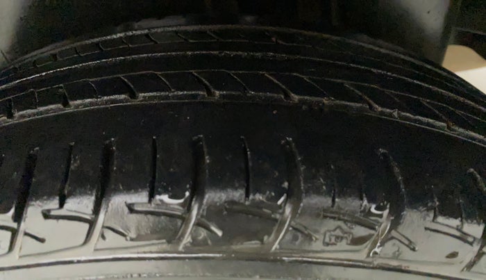 2015 Maruti Ciaz ZXI, Petrol, Manual, 48,058 km, Left Rear Tyre Tread