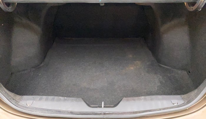 2015 Maruti Ciaz ZXI, Petrol, Manual, 48,058 km, Boot Inside