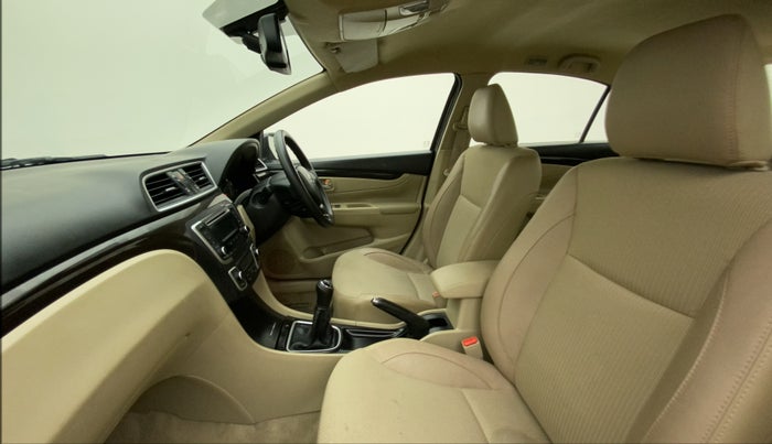 2015 Maruti Ciaz ZXI, Petrol, Manual, 48,058 km, Right Side Front Door Cabin