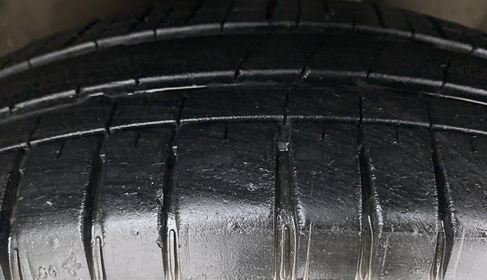 2013 Maruti Wagon R 1.0 LXI CNG, CNG, Manual, 68,380 km, Right Front Tyre Tread