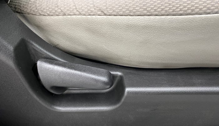 2013 Maruti Wagon R 1.0 LXI CNG, CNG, Manual, 68,380 km, Driver Side Adjustment Panel