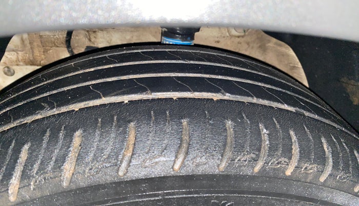 2021 Mahindra XUV300 W8 (O) 1.2 PETROL, Petrol, Manual, 67,600 km, Left Front Tyre Tread