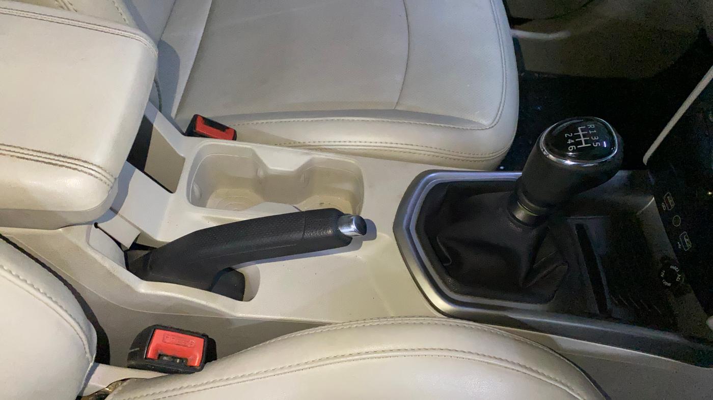 2021 Mahindra XUV300 W8 (O) 1.2 PETROL, Petrol, Manual, 67,600 km, Gear Lever