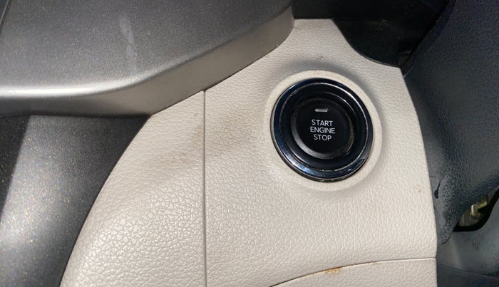 2021 Mahindra XUV300 W8 (O) 1.2 PETROL, Petrol, Manual, 67,600 km, Keyless Start/ Stop Button