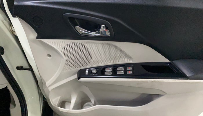 2021 Mahindra XUV300 W8 (O) 1.2 PETROL, Petrol, Manual, 67,600 km, Driver Side Door Panels Control