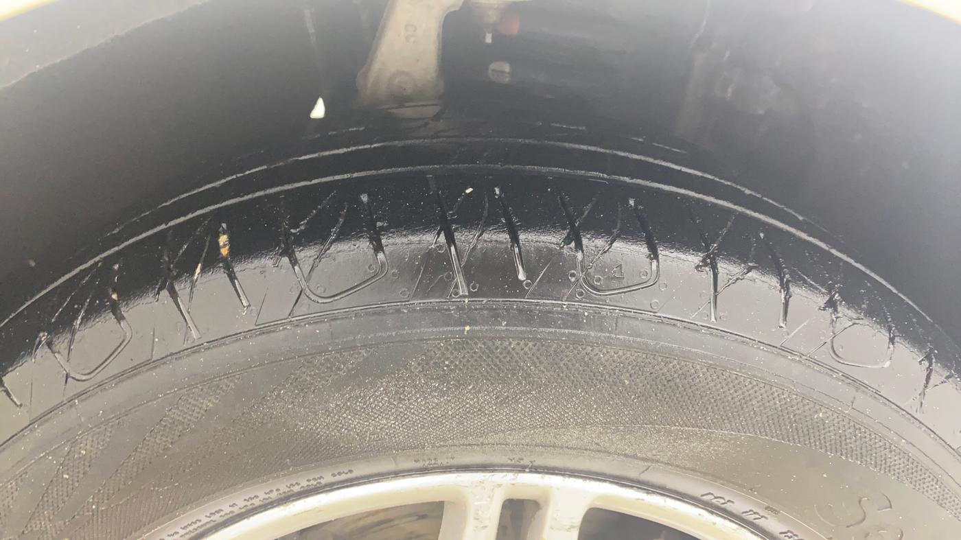 2018 Mahindra MARAZZO M6 8 STR, Diesel, Manual, 1,44,295 km, Right Front Tyre Tread