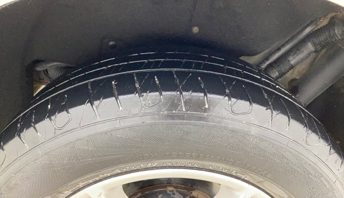 2018 Mahindra MARAZZO M6 8 STR, Diesel, Manual, 1,44,295 km, Left Rear Tyre Tread