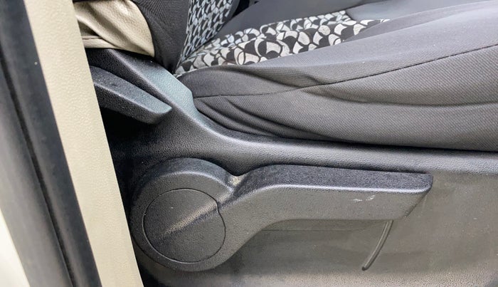 2018 Mahindra MARAZZO M6 8 STR, Diesel, Manual, 1,44,295 km, Driver Side Adjustment Panel