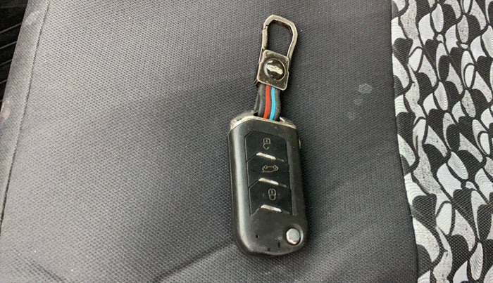 2018 Mahindra MARAZZO M6 8 STR, Diesel, Manual, 1,44,295 km, Key Close Up