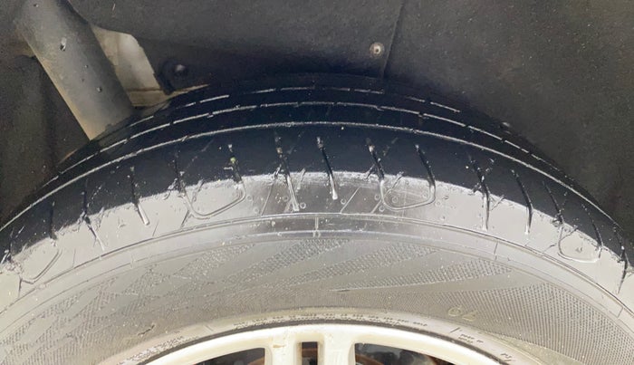 2018 Mahindra MARAZZO M6 8 STR, Diesel, Manual, 1,44,295 km, Right Rear Tyre Tread