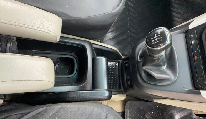 2018 Mahindra MARAZZO M6 8 STR, Diesel, Manual, 1,44,295 km, Gear Lever