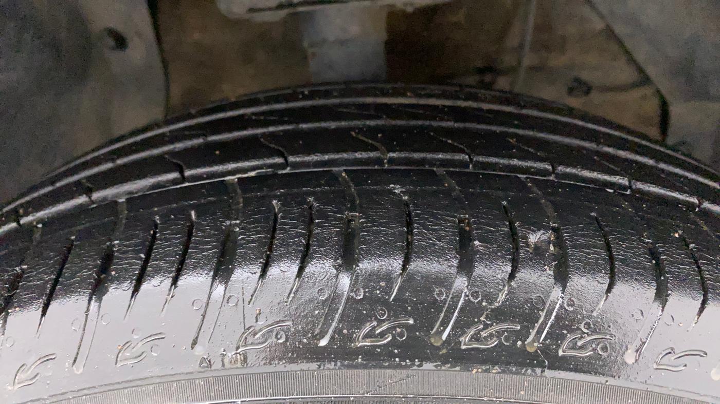 2022 Maruti BREZZA ZXI SMART HYBRID , Petrol, Manual, 66,111 km, Right Front Tyre Tread