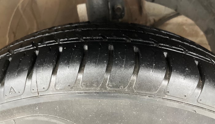 2021 Maruti Swift VXI, Petrol, Manual, 23,811 km, Right Front Tyre Tread