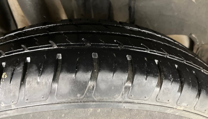 2021 Maruti Swift VXI, Petrol, Manual, 23,811 km, Right Rear Tyre Tread