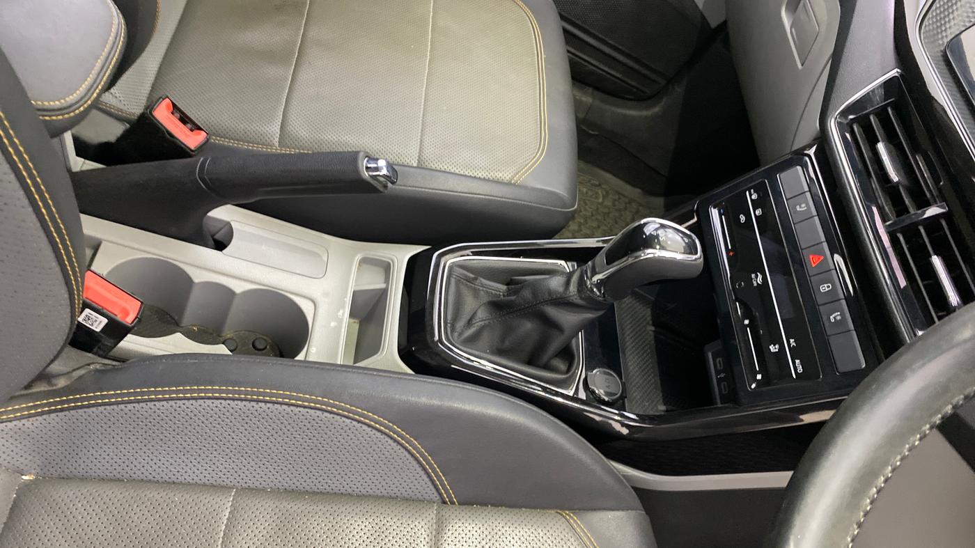 2021 Skoda KUSHAQ STYLE 1.0L TSI AT, Petrol, Automatic, 28,906 km, Gear Lever