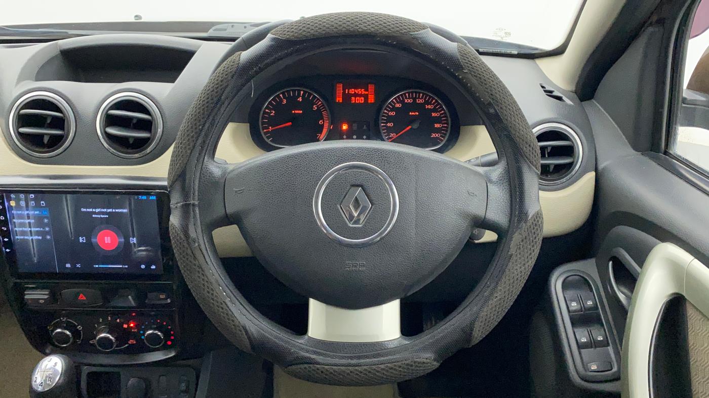 2014 Renault Duster 85 PS RXL PLUS DIESEL, Diesel, Manual, 1,10,526 km, Steering Wheel Close Up