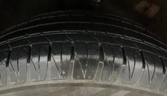 2021 KIA SONET HTX 1.0 IMT, Petrol, Manual, 29,860 km, Left Front Tyre Tread