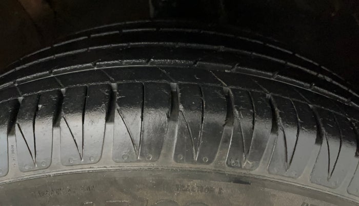 2021 KIA SONET HTX 1.0 IMT, Petrol, Manual, 29,860 km, Right Front Tyre Tread