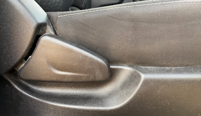 2021 Datsun Redi Go T, Petrol, Manual, 38,975 km, Driver Side Adjustment Panel