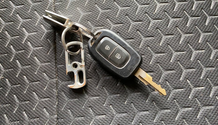 2021 Datsun Redi Go T, Petrol, Manual, 38,975 km, Key Close Up