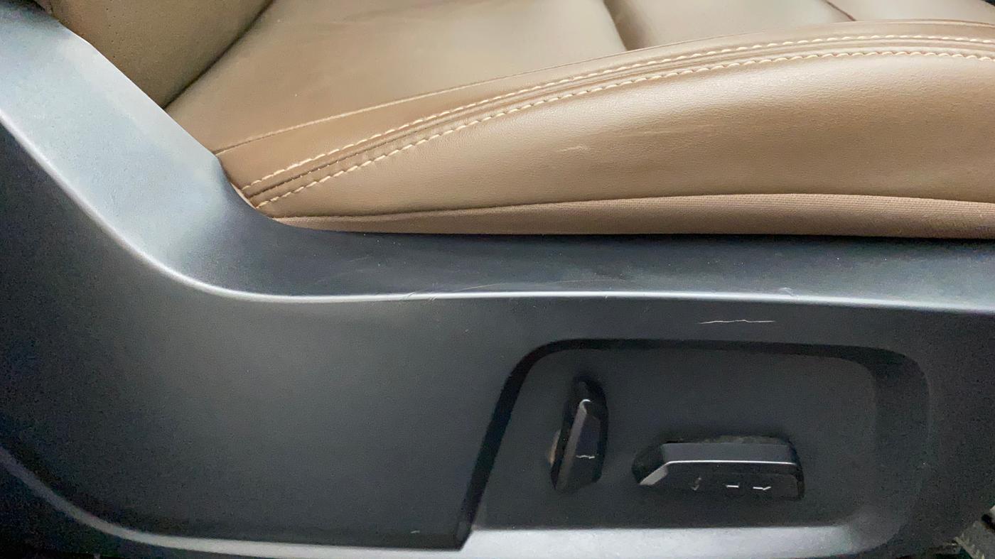 2020 Tata Harrier XZA PLUS 2.0L, Diesel, Automatic, 68,859 km, Driver Side Adjustment Panel