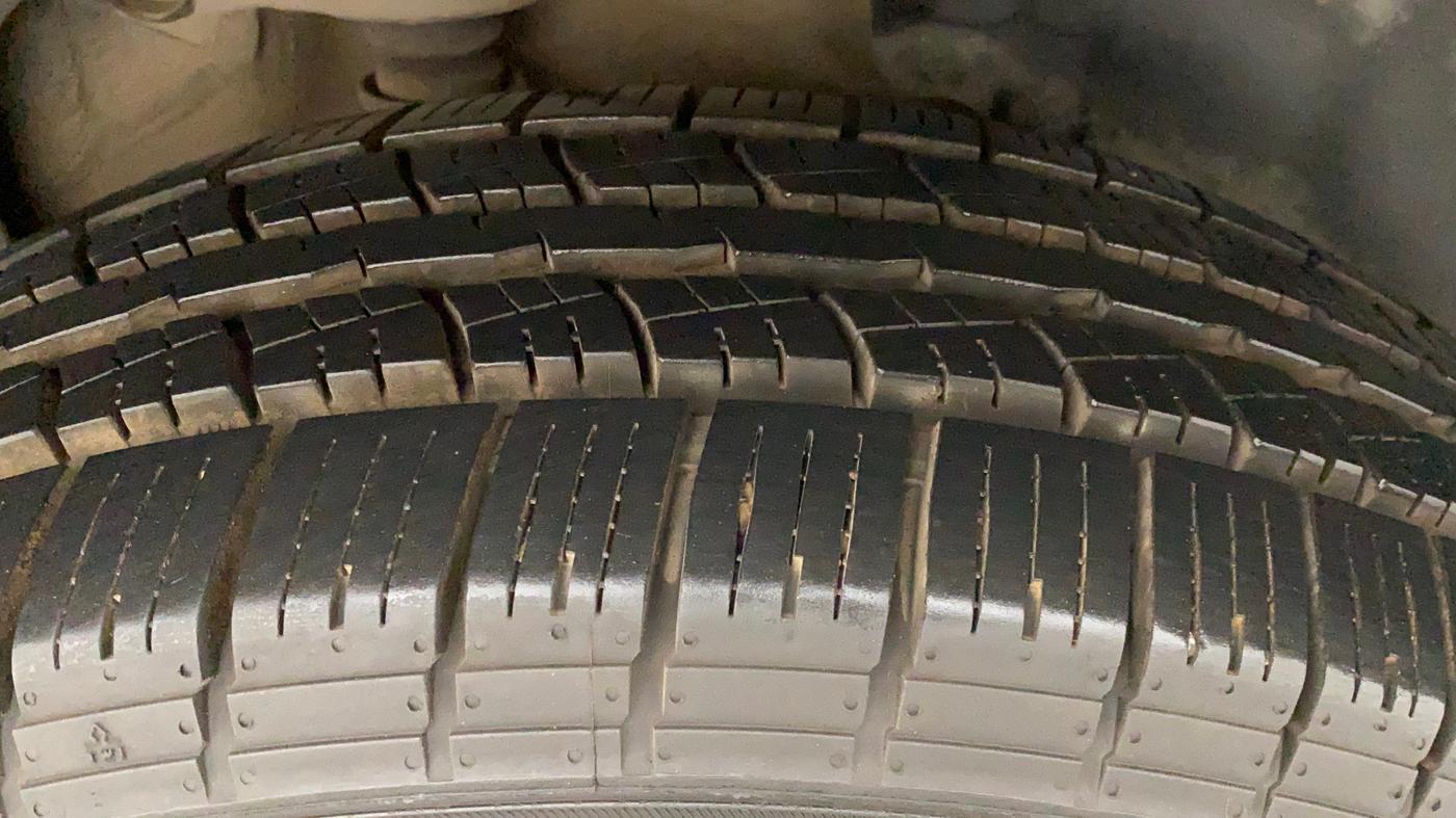 2020 Tata Harrier XZA PLUS 2.0L, Diesel, Automatic, 68,859 km, Left Rear Tyre Tread
