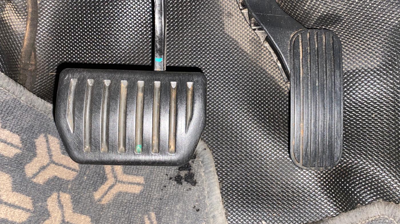 2020 Tata Harrier XZA PLUS 2.0L, Diesel, Automatic, 68,859 km, Pedals