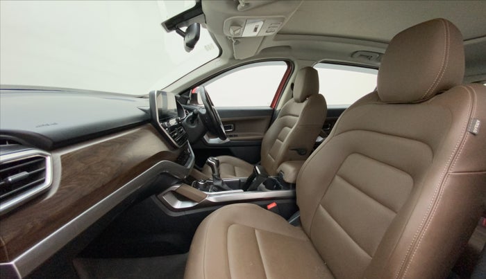 2020 Tata Harrier XZA PLUS 2.0L, Diesel, Automatic, 68,859 km, Right Side Front Door Cabin