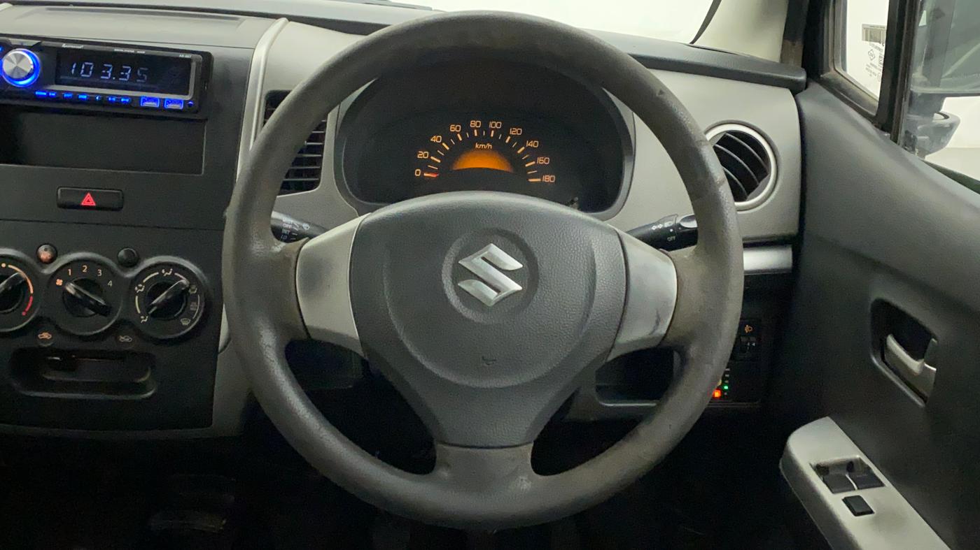2012 Maruti Wagon R 1.0 LXI CNG, CNG, Manual, 96,233 km, Steering Wheel Close Up