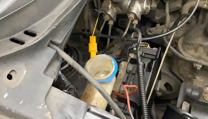 2012 Maruti Wagon R 1.0 LXI CNG, CNG, Manual, 96,233 km, Front windshield - Wiper bottle cap missing
