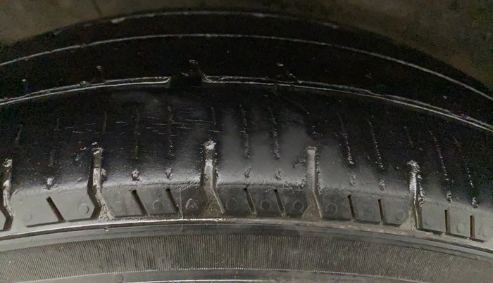 2012 Maruti Wagon R 1.0 LXI CNG, CNG, Manual, 96,233 km, Right Front Tyre Tread