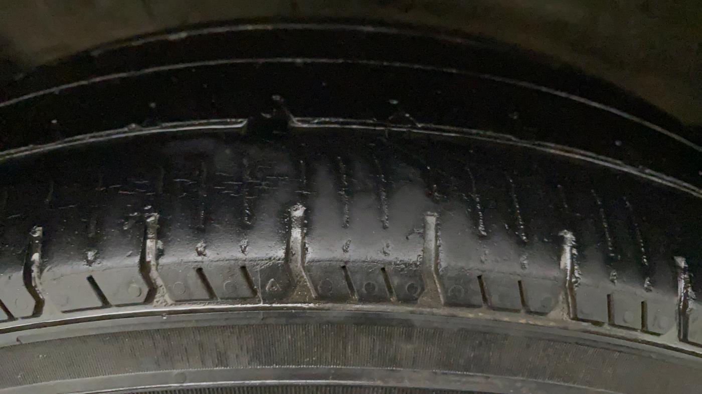 2012 Maruti Wagon R 1.0 LXI CNG, CNG, Manual, 96,233 km, Left Front Tyre Tread